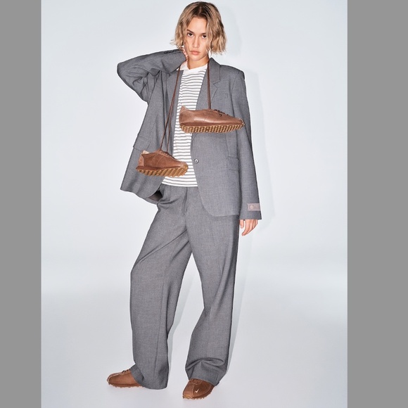 Aritzia Effortless Pants Size 4 in Heather Charcoal NWT - Picture 7 of 10